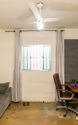 Casa à venda com 175m², 4 quartos e 2 vagas Casa à venda com 175m², 4 quartos e 2 vagasSala