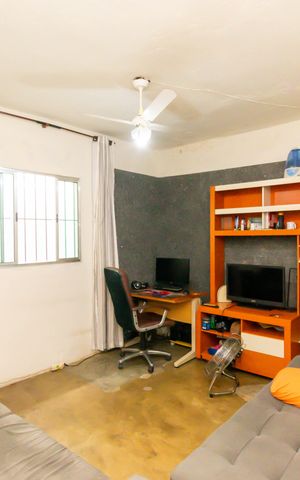 Casa à venda com 175m², 4 quartos e 2 vagas Casa à venda com 175m², 4 quartos e 2 vagasSala