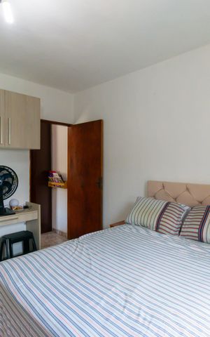 Casa à venda com 175m², 4 quartos e 2 vagas Casa à venda com 175m², 4 quartos e 2 vagasCasa 3 - Quarto 1
