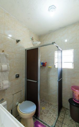 Casa à venda com 175m², 4 quartos e 2 vagas Casa à venda com 175m², 4 quartos e 2 vagasCasa 3 - Banheiro