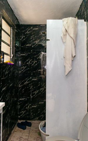 Casa à venda com 175m², 4 quartos e 2 vagas Casa à venda com 175m², 4 quartos e 2 vagasCasa 2 - Banheiro