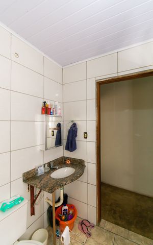 Casa à venda com 175m², 4 quartos e 2 vagas Casa à venda com 175m², 4 quartos e 2 vagasBanheiro