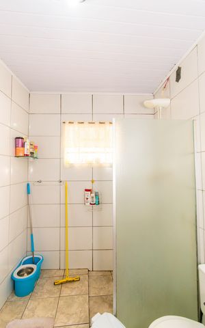 Casa à venda com 175m², 4 quartos e 2 vagas Casa à venda com 175m², 4 quartos e 2 vagasBanheiro