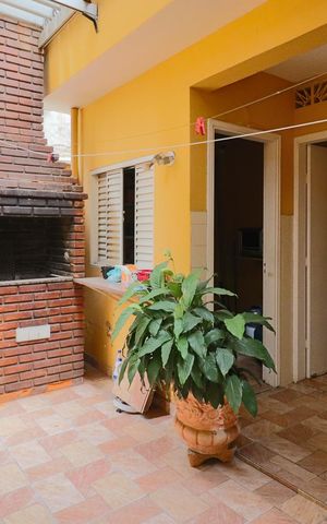 Casa à venda com 125m², 3 quartos e 2 vagasQuintal com Churrasqueira