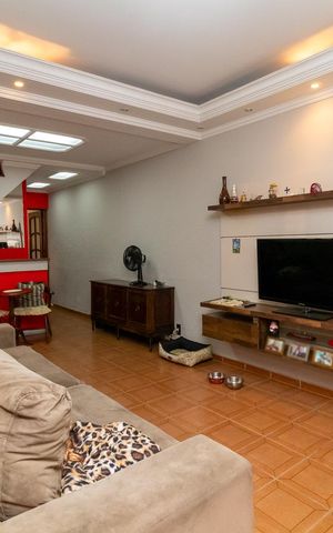 Casa à venda com 125m², 3 quartos e 2 vagasSala