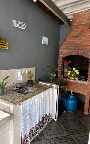 Casa à venda com 426m², 8 quartos e 2 vagas Casa à venda com 426m², 8 quartos e 2 vagasÁrea de Serviço - Quintal