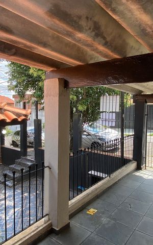 Casa à venda com 426m², 8 quartos e 2 vagas Casa à venda com 426m², 8 quartos e 2 vagasGaragem