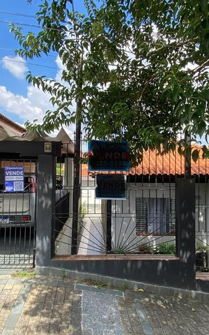 Casa à venda com 426m², 8 quartos e 2 vagas Casa à venda com 426m², 8 quartos e 2 vagasFachada