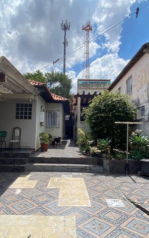 Casa à venda com 426m², 8 quartos e 2 vagas Casa à venda com 426m², 8 quartos e 2 vagasQuintal