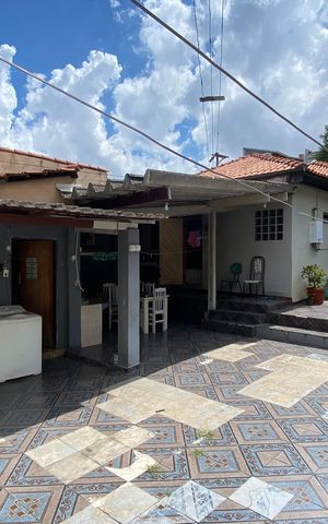 Casa à venda com 426m², 8 quartos e 2 vagas Casa à venda com 426m², 8 quartos e 2 vagasQuintal
