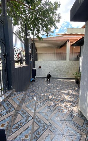 Casa à venda com 426m², 8 quartos e 2 vagas Casa à venda com 426m², 8 quartos e 2 vagasQuintal