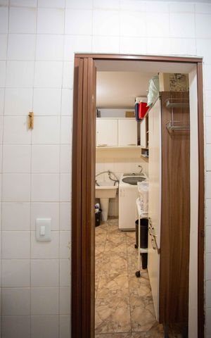 Casa à venda com 226m², 4 quartos e 2 vagasBanheiro de serviço