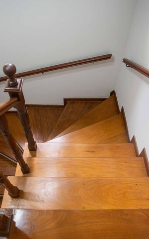 Casa à venda com 226m², 4 quartos e 2 vagasEscada