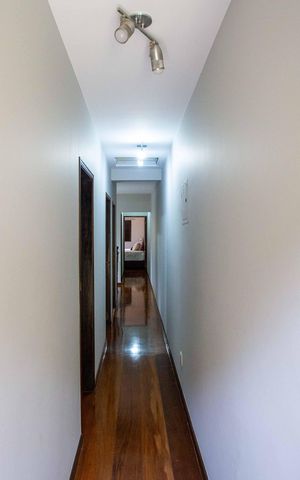 Casa à venda com 226m², 4 quartos e 2 vagasCorredor