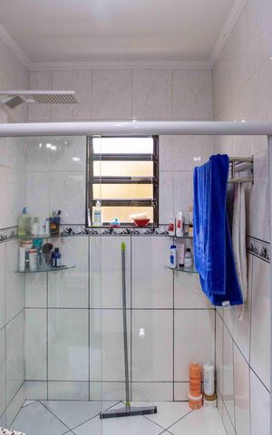Casa à venda com 226m², 4 quartos e 2 vagasBanheiro do Quarto 1