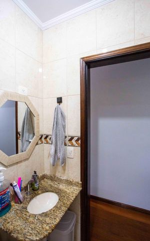 Casa à venda com 226m², 4 quartos e 2 vagasBanheiro Social