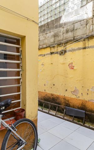 Casa à venda com 180m², 5 quartos e 2 vagas Casa à venda com 180m², 5 quartos e 2 vagasQuintal