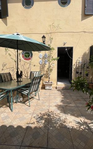 Casa à venda com 250m², 5 quartos e 2 vagas Casa à venda com 250m², 5 quartos e 2 vagasQuintal