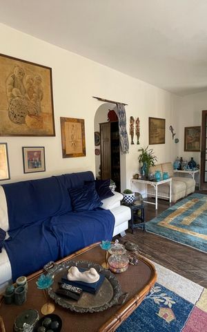 Casa à venda com 250m², 5 quartos e 2 vagas Casa à venda com 250m², 5 quartos e 2 vagasSala