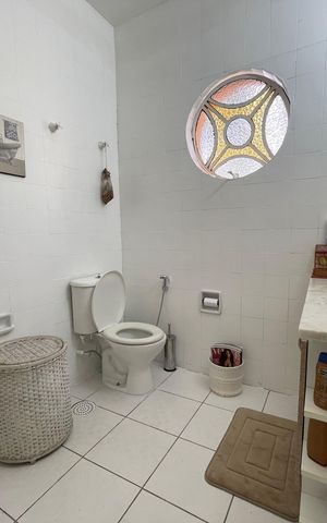 Casa à venda com 250m², 5 quartos e 2 vagas Casa à venda com 250m², 5 quartos e 2 vagasBanheiro Social