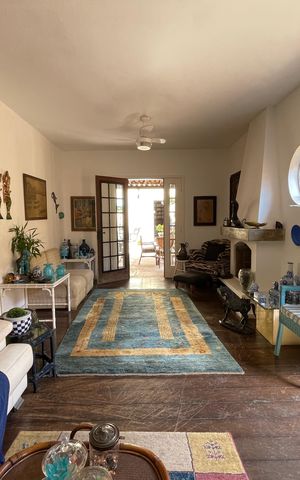 Casa à venda com 250m², 5 quartos e 2 vagas Casa à venda com 250m², 5 quartos e 2 vagasSala