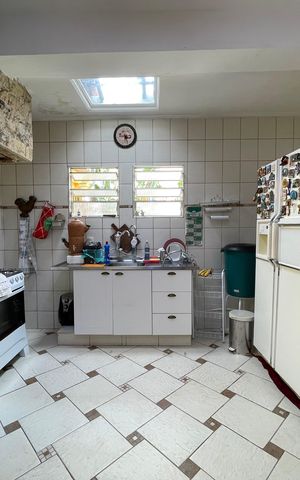 Casa à venda com 250m², 5 quartos e 2 vagas Casa à venda com 250m², 5 quartos e 2 vagasCozinha