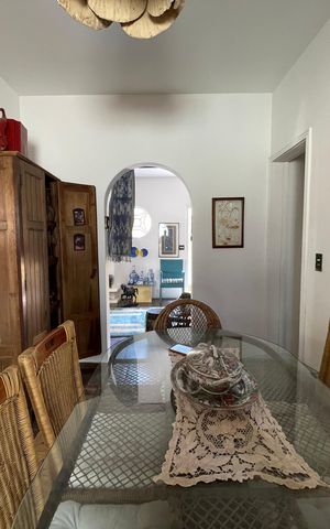 Casa à venda com 250m², 5 quartos e 2 vagas Casa à venda com 250m², 5 quartos e 2 vagasSala de Jantar