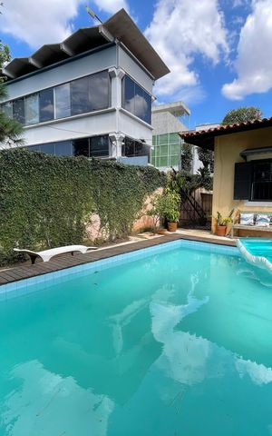 Casa à venda com 250m², 5 quartos e 2 vagas Casa à venda com 250m², 5 quartos e 2 vagasPiscina