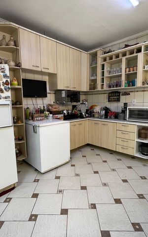 Casa à venda com 250m², 5 quartos e 2 vagas Casa à venda com 250m², 5 quartos e 2 vagasCozinha
