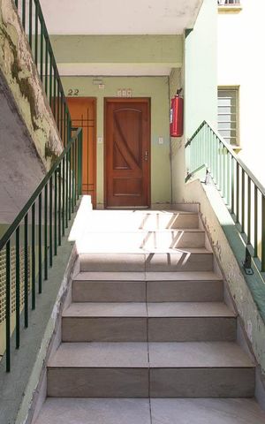 Apartamento à venda com 45m², 2 quartos e 1 vaga Apartamento à venda com 45m², 2 quartos e 1 vagaEscada