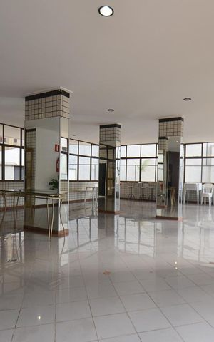 Apartamento à venda com 330m², 4 quartos e 4 vagas Apartamento à venda com 330m², 4 quartos e 4 vagasÁrea comum - Salão de festas