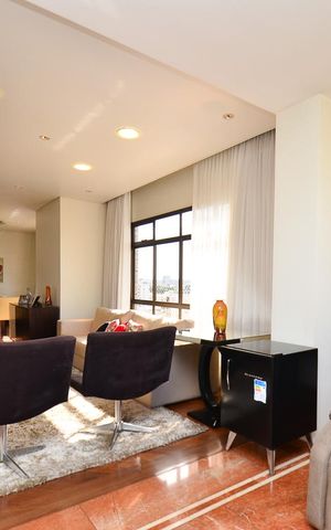 Apartamento à venda com 330m², 4 quartos e 4 vagas Apartamento à venda com 330m², 4 quartos e 4 vagasSala de estar