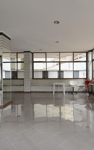 Apartamento à venda com 330m², 4 quartos e 4 vagas Apartamento à venda com 330m², 4 quartos e 4 vagasÁrea comum - Salão de festas