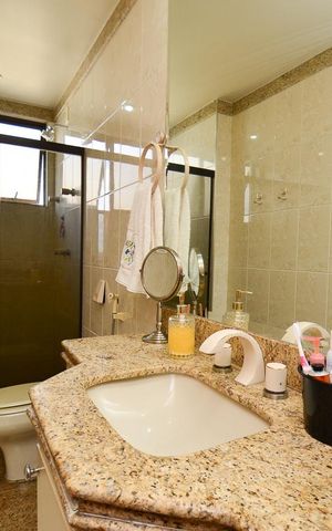 Apartamento à venda com 330m², 4 quartos e 4 vagas Apartamento à venda com 330m², 4 quartos e 4 vagasBanheiro social