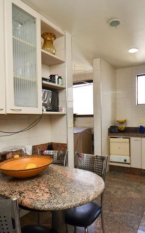 Apartamento à venda com 330m², 4 quartos e 4 vagas Apartamento à venda com 330m², 4 quartos e 4 vagasCozinha