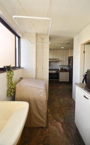 Apartamento à venda com 330m², 4 quartos e 4 vagas Apartamento à venda com 330m², 4 quartos e 4 vagasÁrea de Serviço