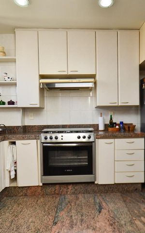 Apartamento à venda com 330m², 4 quartos e 4 vagas Apartamento à venda com 330m², 4 quartos e 4 vagasCozinha