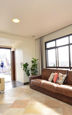 Apartamento à venda com 330m², 4 quartos e 4 vagas Apartamento à venda com 330m², 4 quartos e 4 vagasSala cobertura