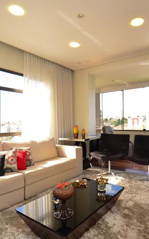 Apartamento à venda com 330m², 4 quartos e 4 vagas Apartamento à venda com 330m², 4 quartos e 4 vagasSala de estar