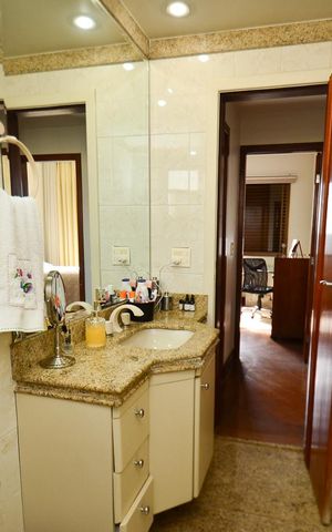 Apartamento à venda com 330m², 4 quartos e 4 vagas Apartamento à venda com 330m², 4 quartos e 4 vagasBanheiro social