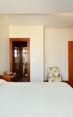 Apartamento à venda com 330m², 4 quartos e 4 vagas Apartamento à venda com 330m², 4 quartos e 4 vagasSuíte