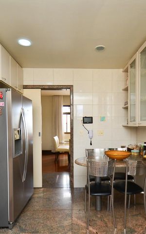 Apartamento à venda com 330m², 4 quartos e 4 vagas Apartamento à venda com 330m², 4 quartos e 4 vagasCozinha