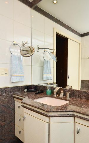 Apartamento à venda com 330m², 4 quartos e 4 vagas Apartamento à venda com 330m², 4 quartos e 4 vagasBanheiro da Suíte
