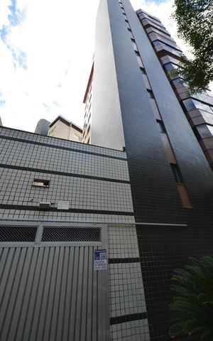 Apartamento à venda com 330m², 4 quartos e 4 vagas Apartamento à venda com 330m², 4 quartos e 4 vagasPlaquinha instalada