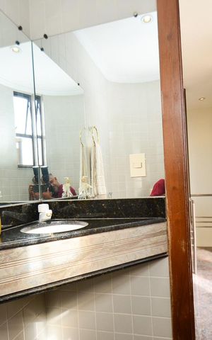 Apartamento à venda com 330m², 4 quartos e 4 vagas Apartamento à venda com 330m², 4 quartos e 4 vagasLavabo social 2
