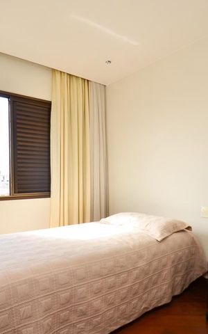 Apartamento à venda com 330m², 4 quartos e 4 vagas Apartamento à venda com 330m², 4 quartos e 4 vagasQuarto 1