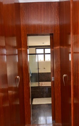 Apartamento à venda com 330m², 4 quartos e 4 vagas Apartamento à venda com 330m², 4 quartos e 4 vagasCloset da suíte
