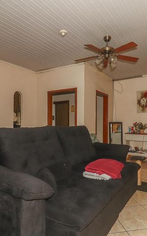 Casa à venda com 300m², 6 quartos e 2 vagas Casa à venda com 300m², 6 quartos e 2 vagasSala