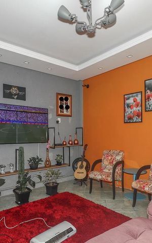 Casa à venda com 300m², 6 quartos e 2 vagas Casa à venda com 300m², 6 quartos e 2 vagasCasa 2 - Sala