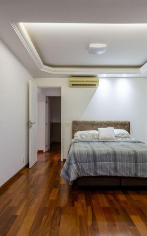Apartamento à venda com 205m², 3 quartos e 4 vagas Apartamento à venda com 205m², 3 quartos e 4 vagasSuíte